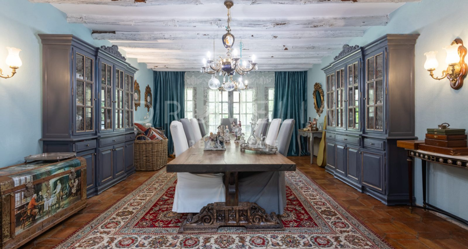 Charmante villa de golf à vendre à Guadalmina Baja, Marbella.