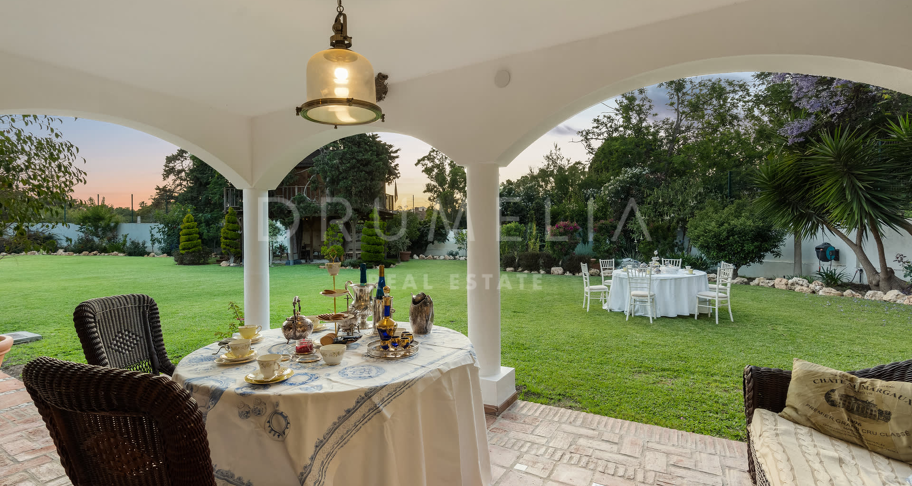 Charmante villa de golf à vendre à Guadalmina Baja, Marbella.