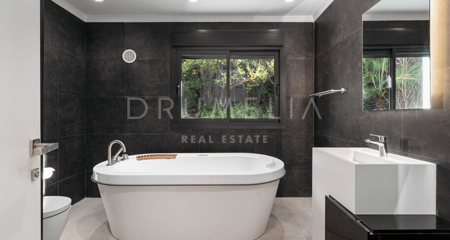 Renovated front-line golf, stunning modern luxury villa in Los Naranjos Golf, Nueva Andalucia
