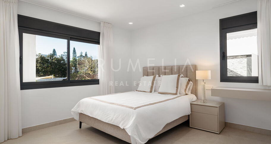 Renovated front-line golf, stunning modern luxury villa in Los Naranjos Golf, Nueva Andalucia