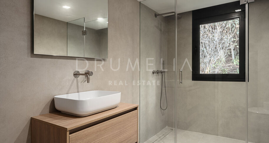 Renovated front-line golf, stunning modern luxury villa in Los Naranjos Golf, Nueva Andalucia