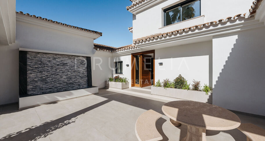 Renovated front-line golf, stunning modern luxury villa in Los Naranjos Golf, Nueva Andalucia
