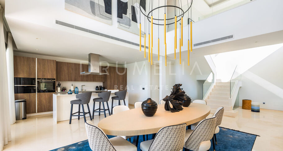 Lyxig modern villa med utsikt över bergen i prestigefyllda Los Olivos, Haza del Conde, Nueva Andalucía