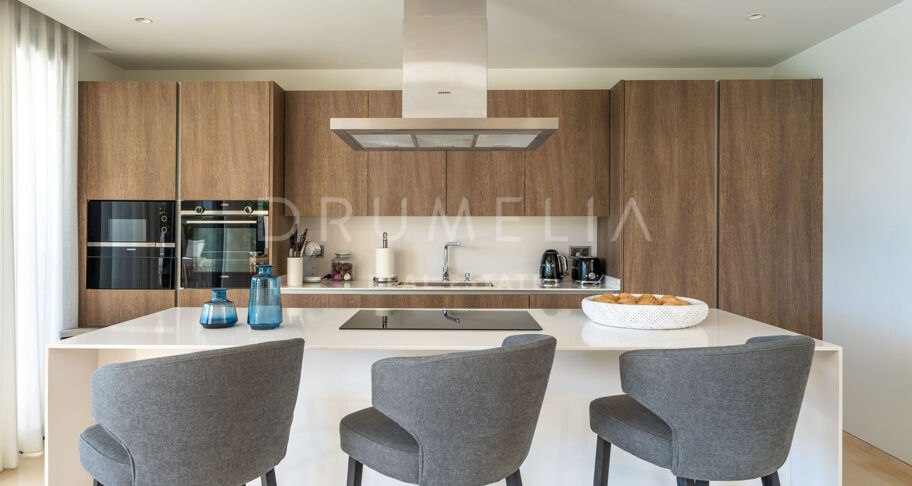 Lyxig modern villa med utsikt över bergen i prestigefyllda Los Olivos, Haza del Conde, Nueva Andalucía