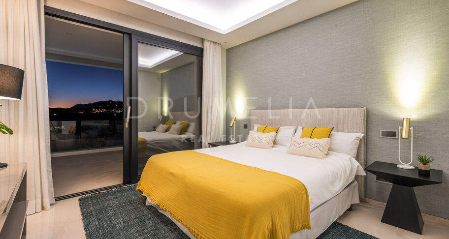 Lyxig modern villa med utsikt över bergen i prestigefyllda Los Olivos, Haza del Conde, Nueva Andalucía