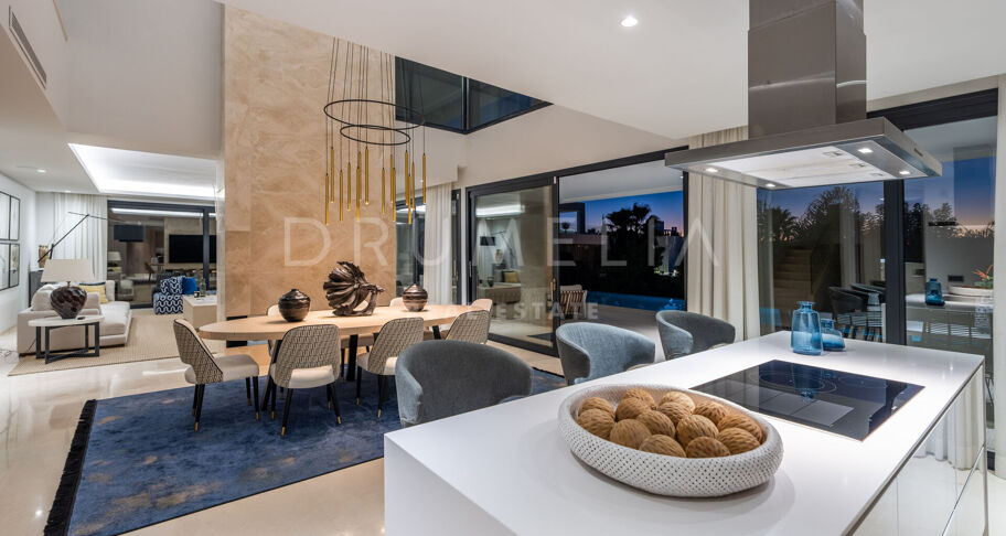 Lyxig modern villa med utsikt över bergen i prestigefyllda Los Olivos, Haza del Conde, Nueva Andalucía