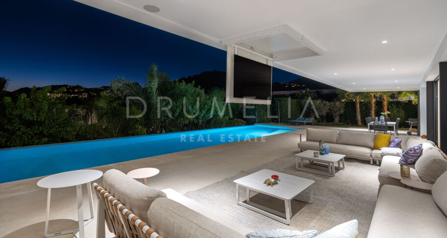 Lyxig modern villa med utsikt över bergen i prestigefyllda Los Olivos, Haza del Conde, Nueva Andalucía