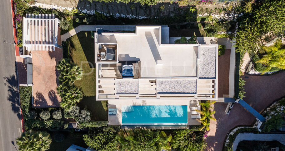 Lyxig modern villa med utsikt över bergen i prestigefyllda Los Olivos, Haza del Conde, Nueva Andalucía
