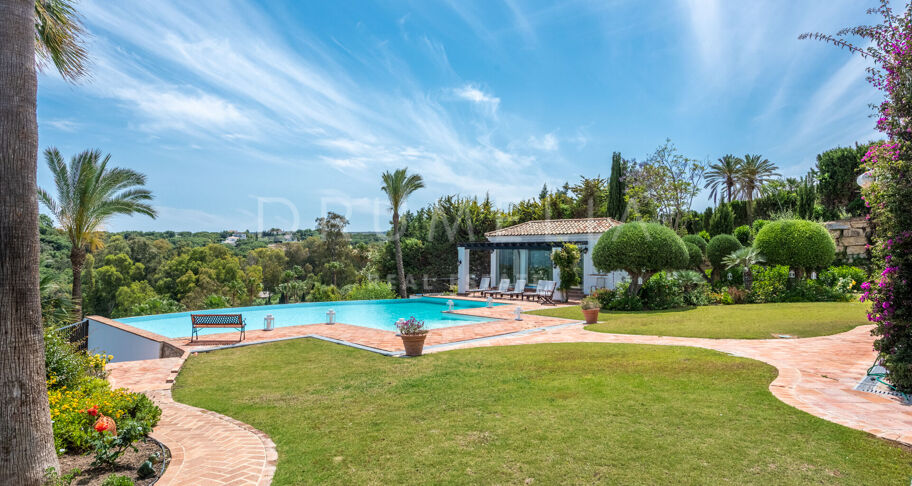 Luxury Mediterranean villa with breath-taking panoramic views and southern charm in San Roque