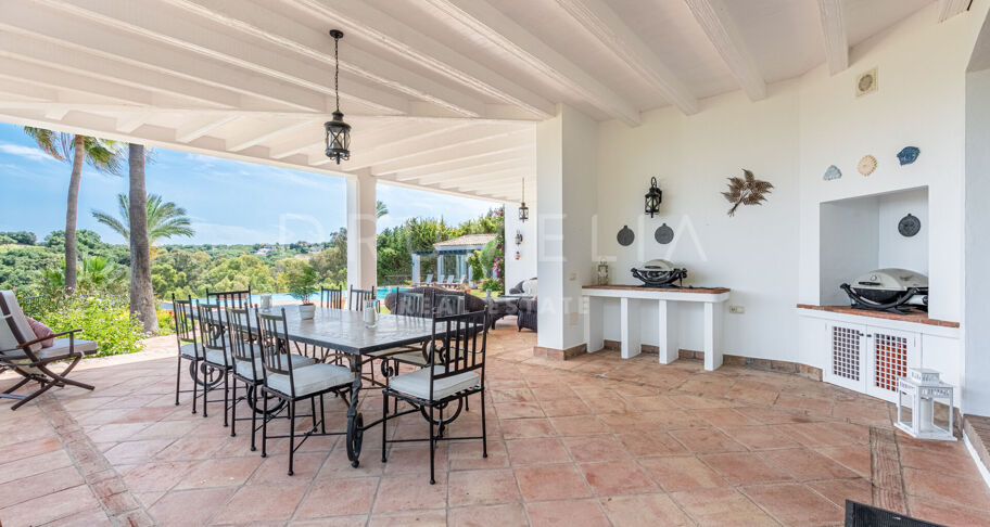 Luxury Mediterranean villa with breath-taking panoramic views and southern charm in San Roque