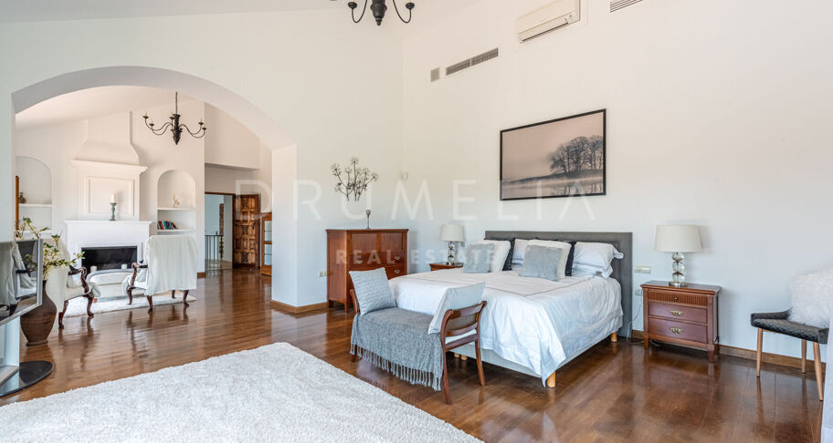 Luxury Mediterranean villa with breath-taking panoramic views and southern charm in San Roque