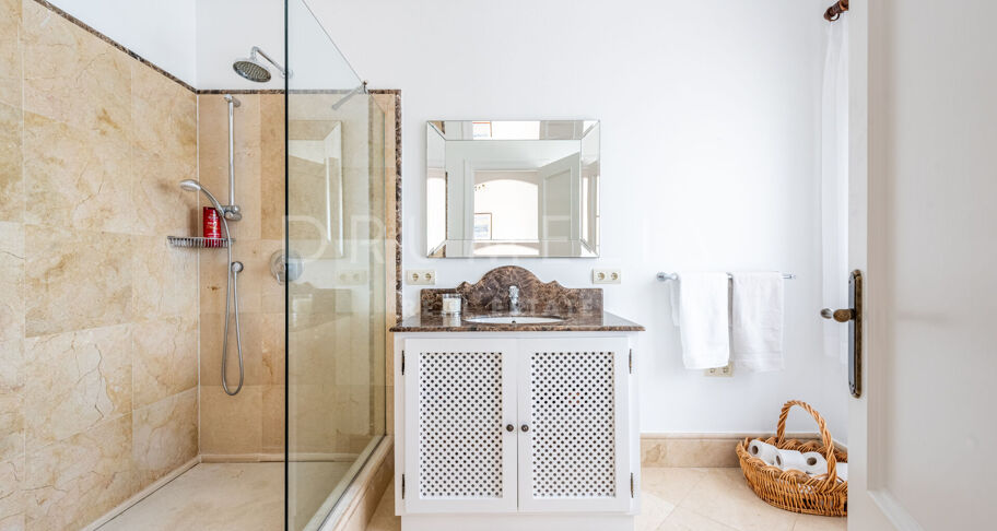 Luxury Mediterranean villa with breath-taking panoramic views and southern charm in San Roque