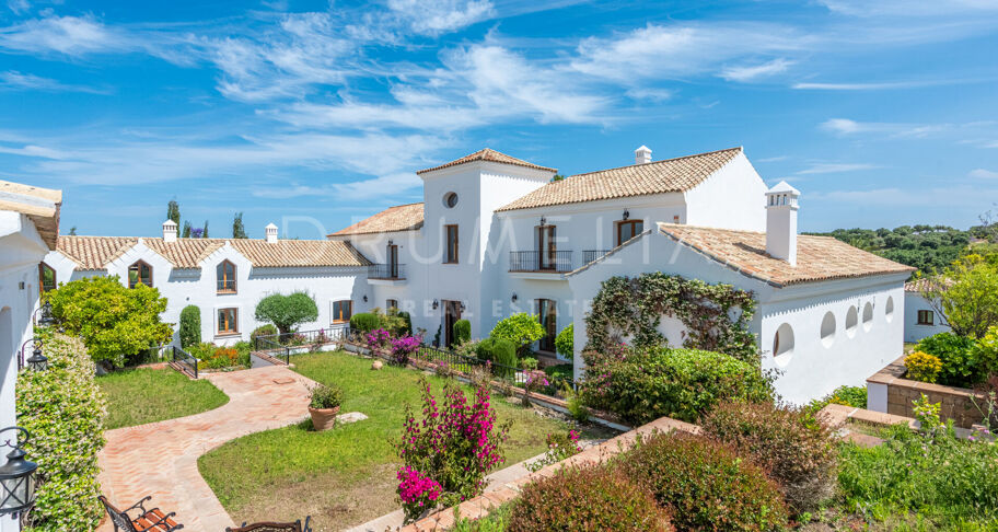 Luxury Mediterranean villa with breath-taking panoramic views and southern charm in San Roque