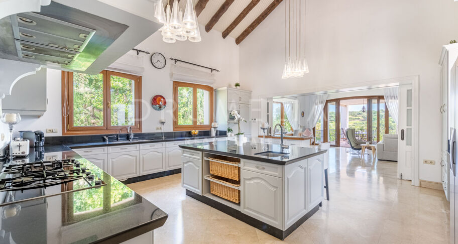 Luxury Mediterranean villa with breath-taking panoramic views and southern charm in San Roque