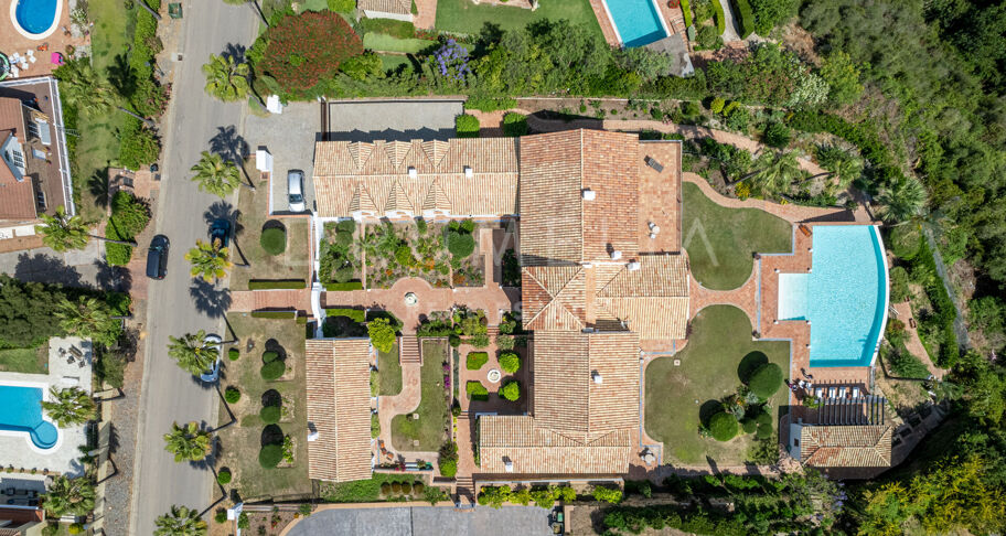 Luxury Mediterranean villa with breath-taking panoramic views and southern charm in San Roque