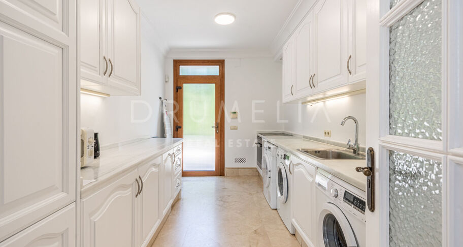 Luxury Mediterranean villa with breath-taking panoramic views and southern charm in San Roque