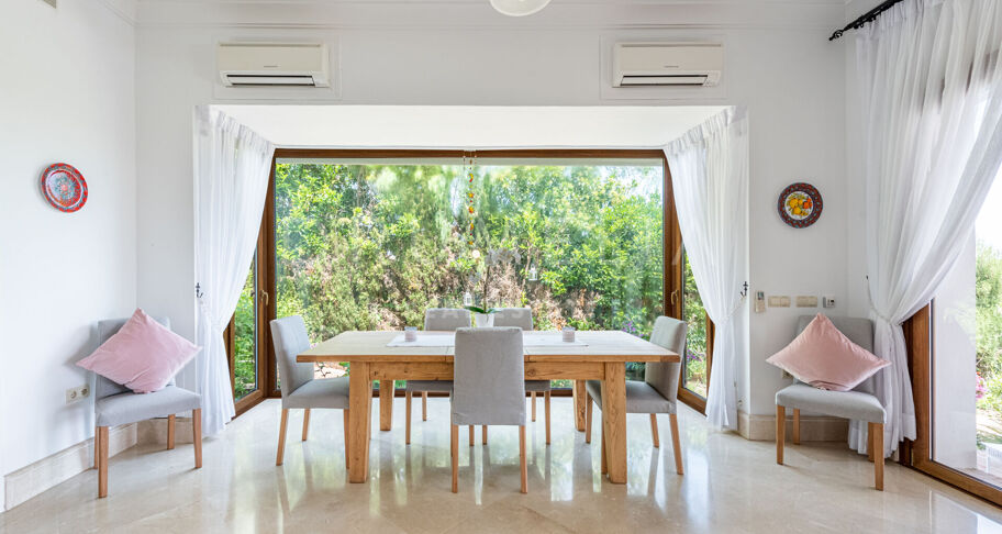 Luxury Mediterranean villa with breath-taking panoramic views and southern charm in San Roque