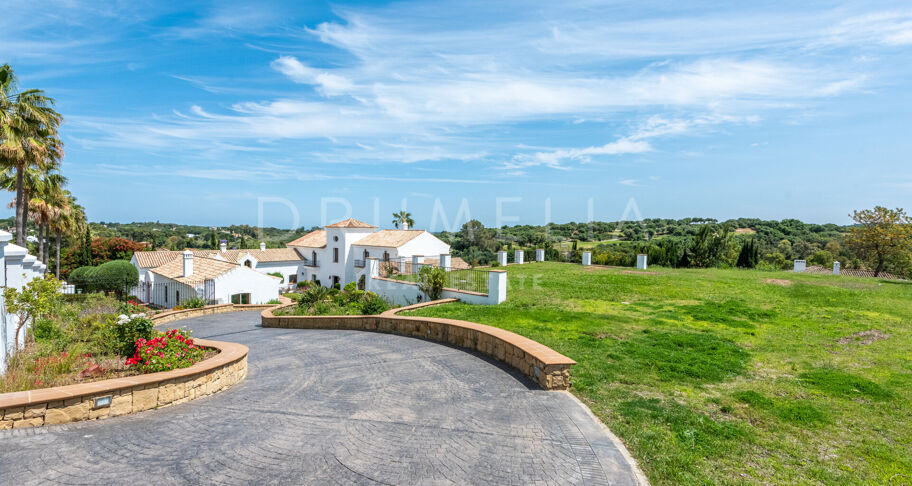 Luxury Mediterranean villa with breath-taking panoramic views and southern charm in San Roque