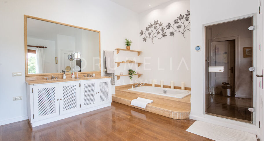 Luxury Mediterranean villa with breath-taking panoramic views and southern charm in San Roque