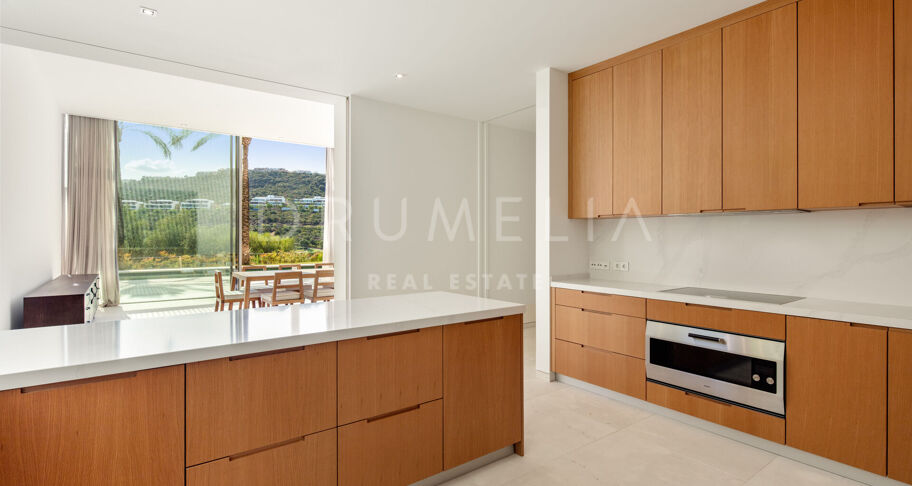 Ny frontlinje golf modern lyxvilla med vacker utsikt i elit Finca Cortesin, Casares.