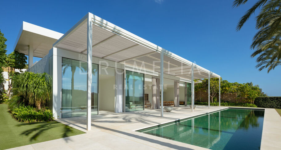 Ny frontlinje golf modern lyxvilla med vacker utsikt i elit Finca Cortesin, Casares.