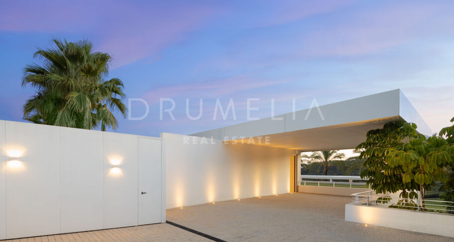 Ny frontlinje golf modern lyxvilla med vacker utsikt i elit Finca Cortesin, Casares.