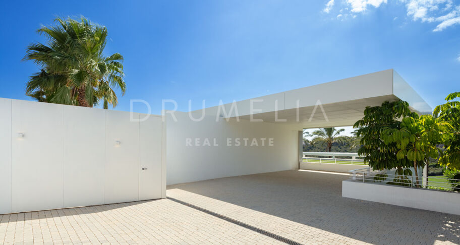 Ny frontlinje golf modern lyxvilla med vacker utsikt i elit Finca Cortesin, Casares.