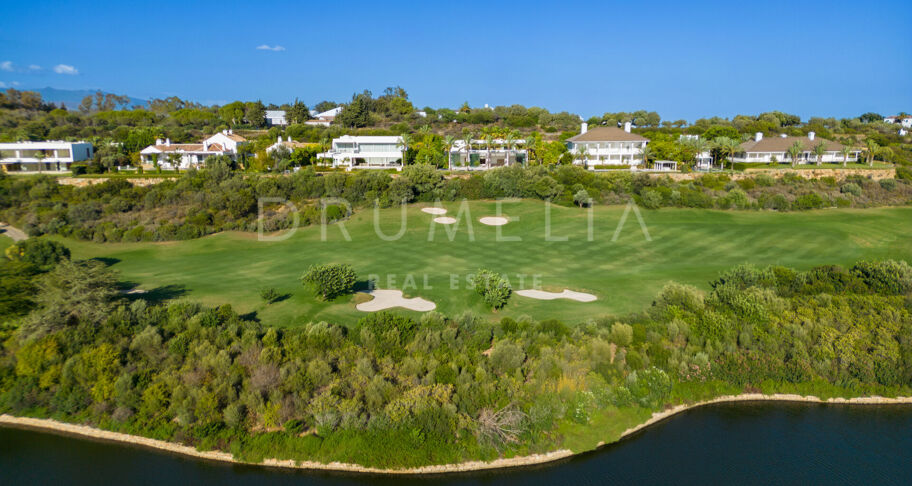 Ny frontlinje golf modern lyxvilla med vacker utsikt i elit Finca Cortesin, Casares.