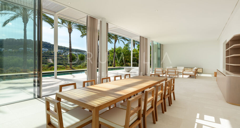 Ny frontlinje golf modern lyxvilla med vacker utsikt i elit Finca Cortesin, Casares.
