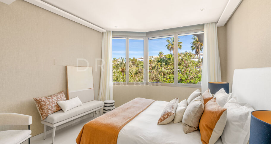 Waterfront 4-Bed Apartment with Dramatic Sea Views in Gray D'Albion, Most Coveted Building in Puerto Banus