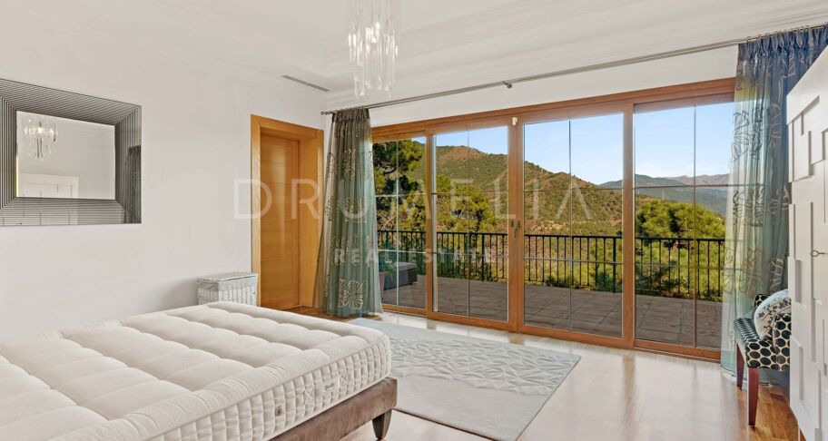 Luxe Villa in La Zagaleta met Panoramisch Uitzicht en Uitzonderlijke Privacy