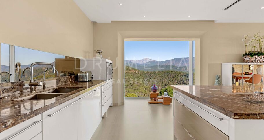 Luxe Villa in La Zagaleta met Panoramisch Uitzicht en Uitzonderlijke Privacy