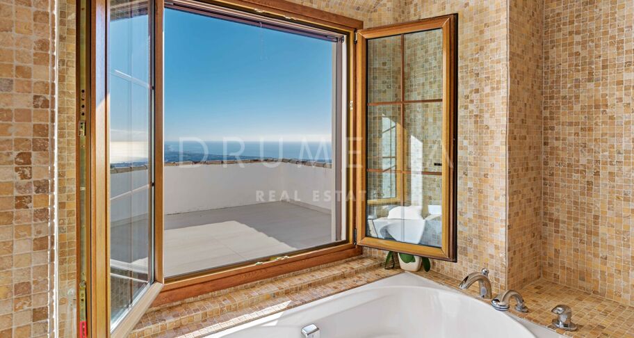Luxe Villa in La Zagaleta met Panoramisch Uitzicht en Uitzonderlijke Privacy