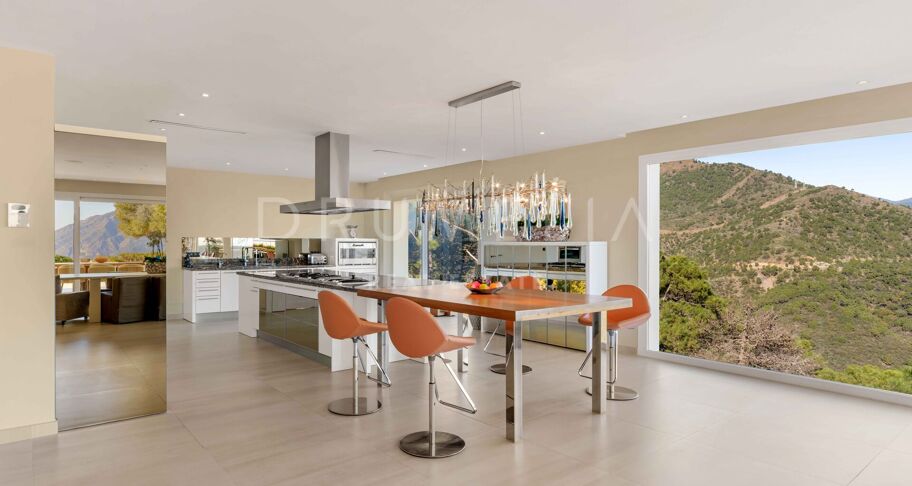 Luxe Villa in La Zagaleta met Panoramisch Uitzicht en Uitzonderlijke Privacy