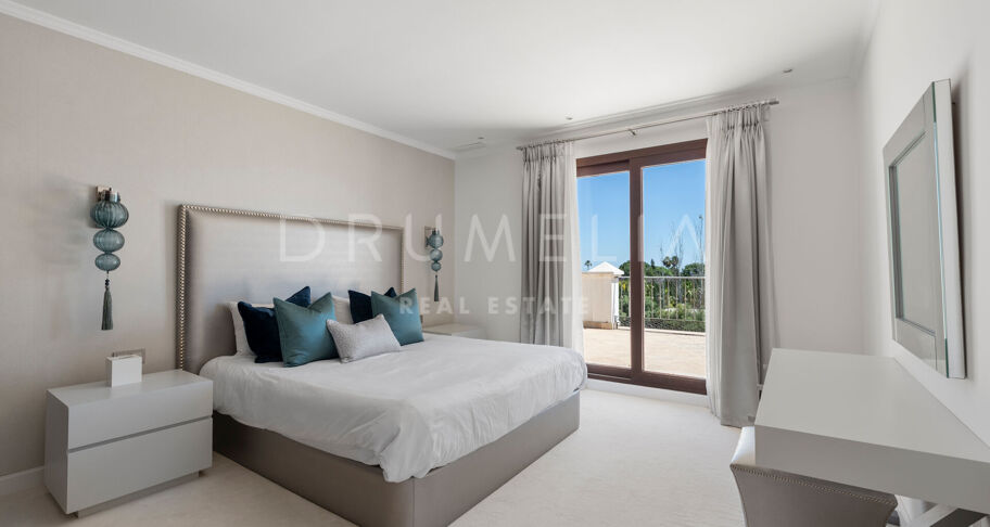 Modern Villa in Immaculate Condition with Luxurious Amenities, Near Guadalmina Alta