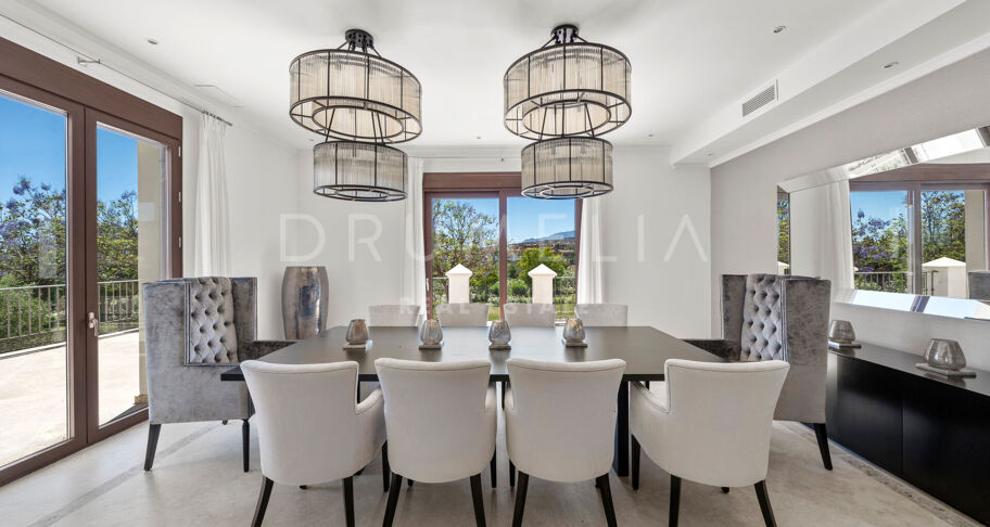 Modern Villa in Immaculate Condition with Luxurious Amenities, Near Guadalmina Alta