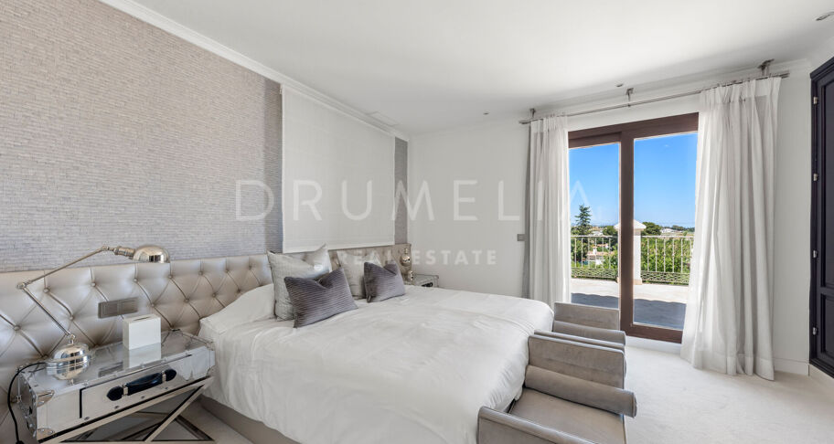 Modern Villa in Immaculate Condition with Luxurious Amenities, Near Guadalmina Alta