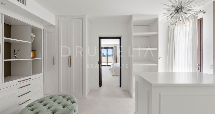 Modern Villa in Immaculate Condition with Luxurious Amenities, Near Guadalmina Alta