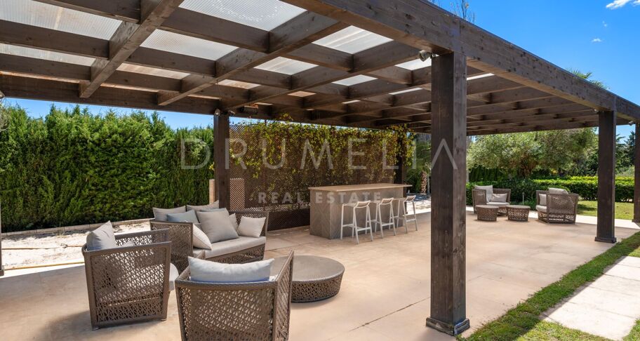 Modern Villa in Immaculate Condition with Luxurious Amenities, Near Guadalmina Alta