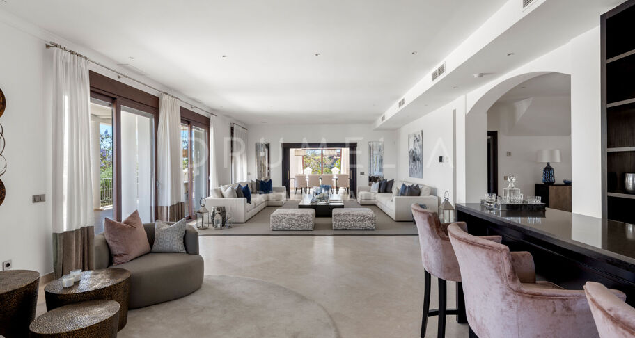 Modern Villa in Immaculate Condition with Luxurious Amenities, Near Guadalmina Alta