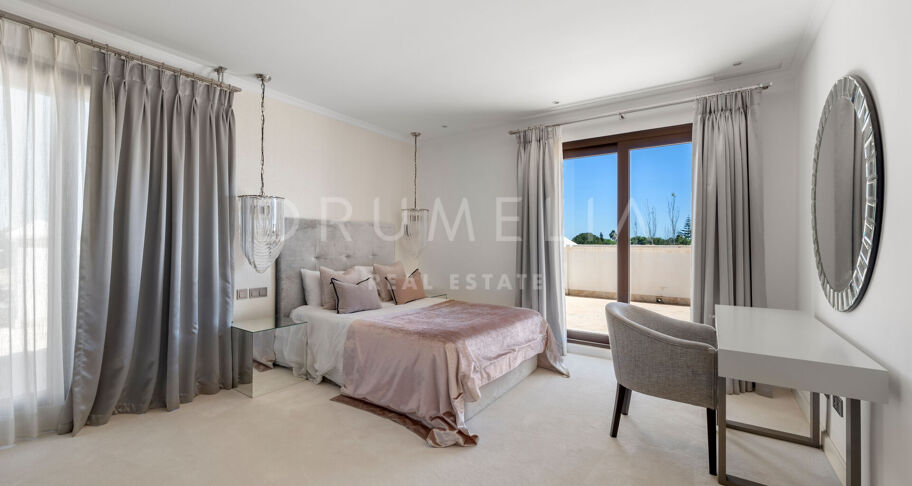 Modern Villa in Immaculate Condition with Luxurious Amenities, Near Guadalmina Alta