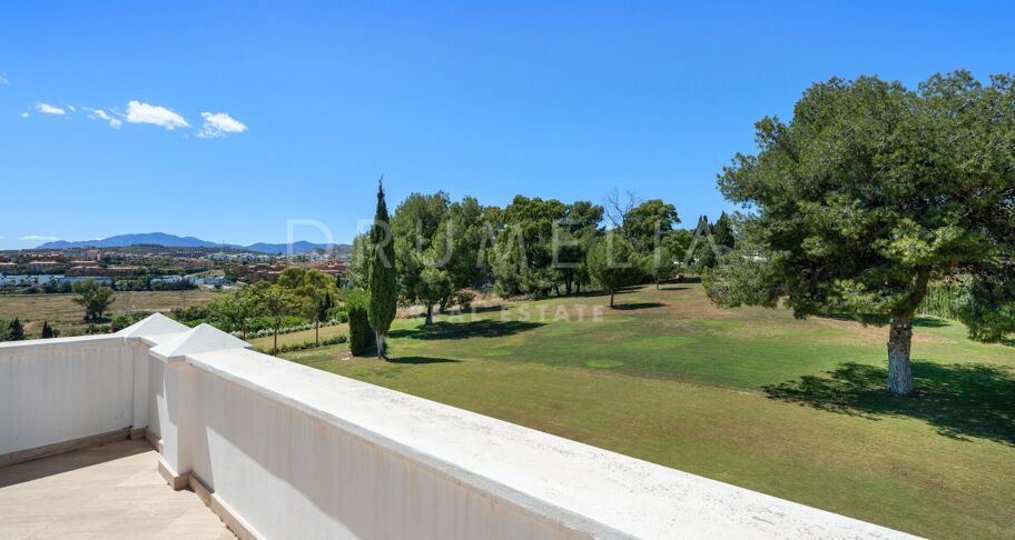 Modern Villa in Immaculate Condition with Luxurious Amenities, Near Guadalmina Alta