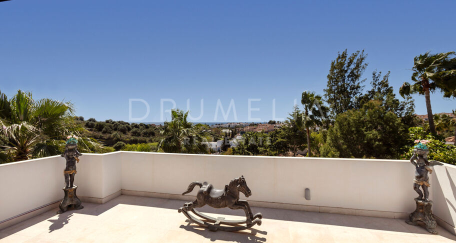 Moderne villa in het prestigieuze El Paraiso met prachtig zeezicht, Marbella