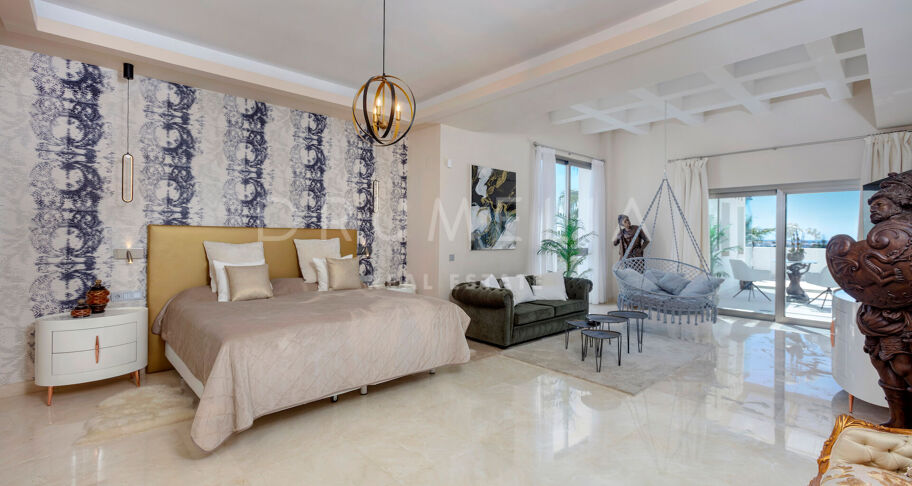 Moderne villa in het prestigieuze El Paraiso met prachtig zeezicht, Marbella