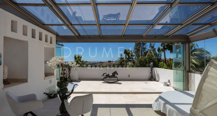 Moderne villa in het prestigieuze El Paraiso met prachtig zeezicht, Marbella