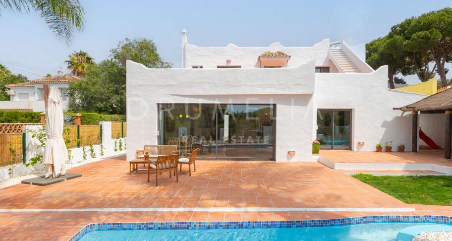Unikalna willa w stylu architektonicznym na sprzedaż w Nagüeles, Marbella Golden Mile