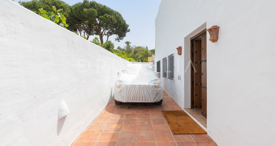Unikalna willa w stylu architektonicznym na sprzedaż w Nagüeles, Marbella Golden Mile
