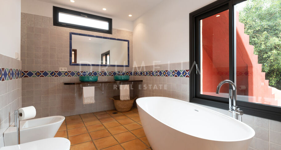 Unikalna willa w stylu architektonicznym na sprzedaż w Nagüeles, Marbella Golden Mile
