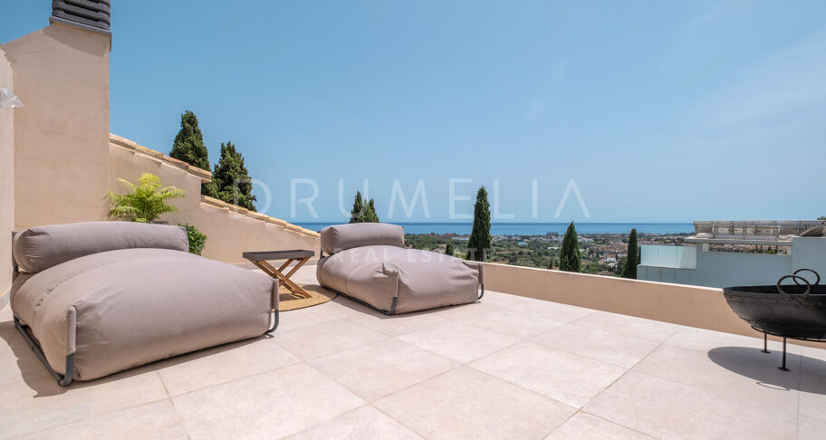 Moderne Villa im ruhigen mediterranen Stil mit Meerblick in Paraiso Alto, Benahavis