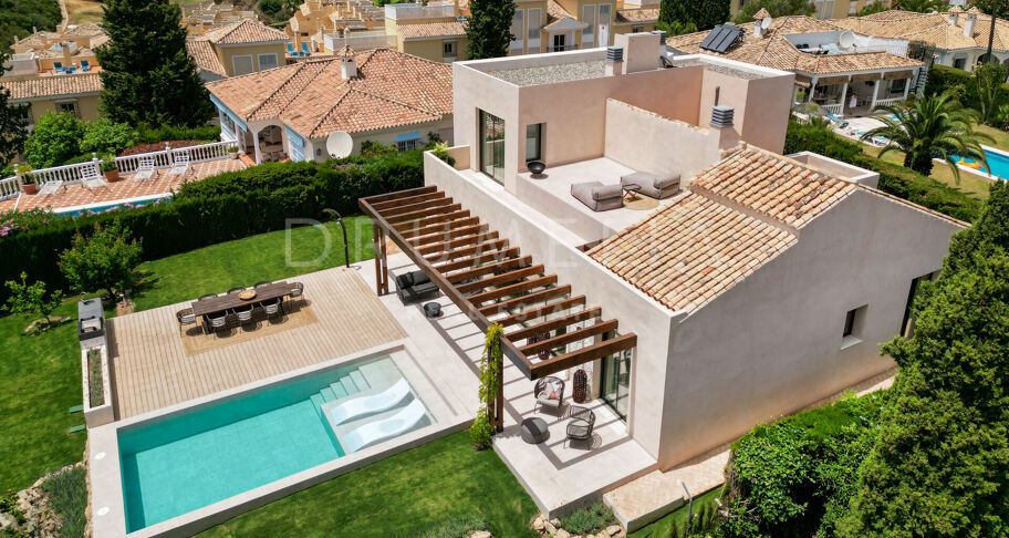 Moderne Villa im ruhigen mediterranen Stil mit Meerblick in Paraiso Alto, Benahavis